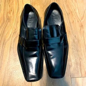 Black Aldo Dress Shoes with Black Chrome Accent!!!
